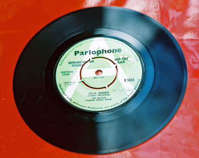 Beatles label A demo record  Hello goodbye - I am the walrus ( acetate - promo )