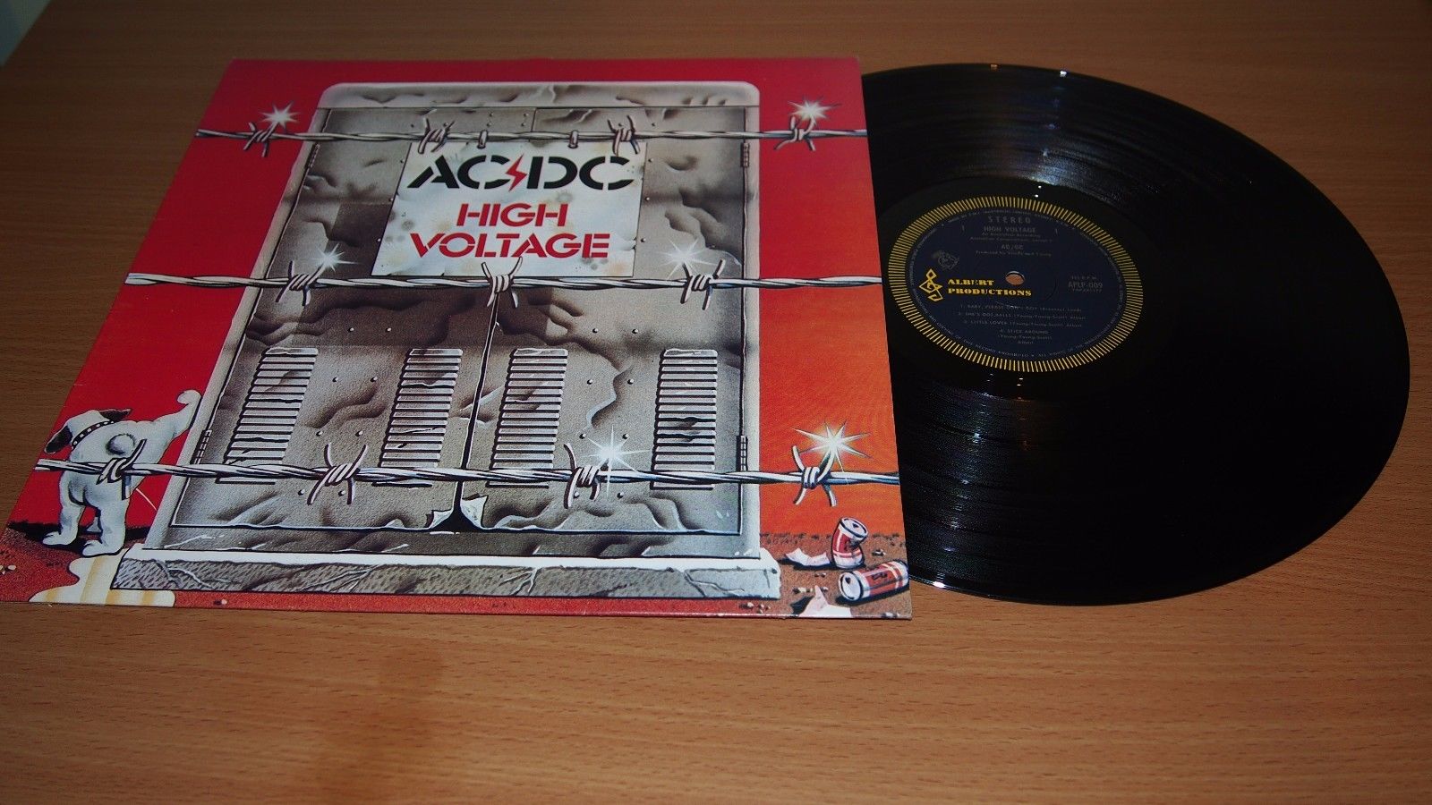struktur Funktionsfejl Gooey popsike.com - AC/DC High Voltage Australian 1st Press LP Vinyl Record Blue  Roo OOP M/NM ROO ER - auction details