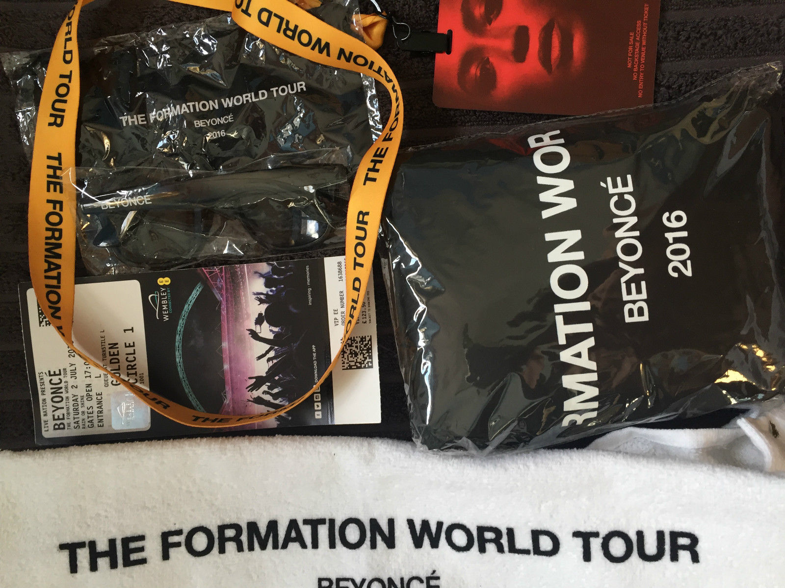 Original Beyoncé The Formation World Tour Vip Pass W/ Lanyard, Sling Bag  Package Helia Beer Co