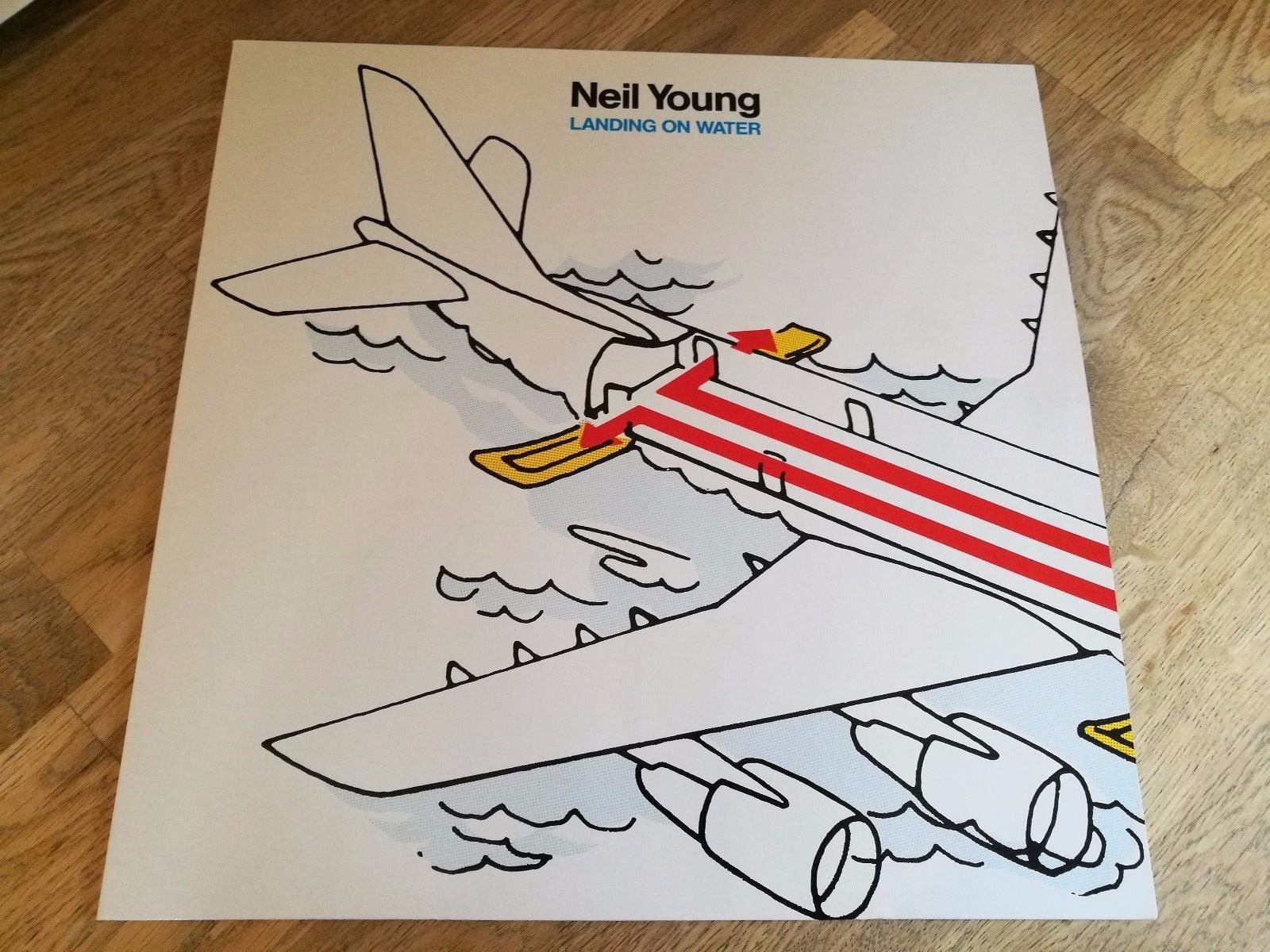 Neil young LP Landing on water German Geffen 1st press ALL NEAR MINT BBBBBBBBBBB