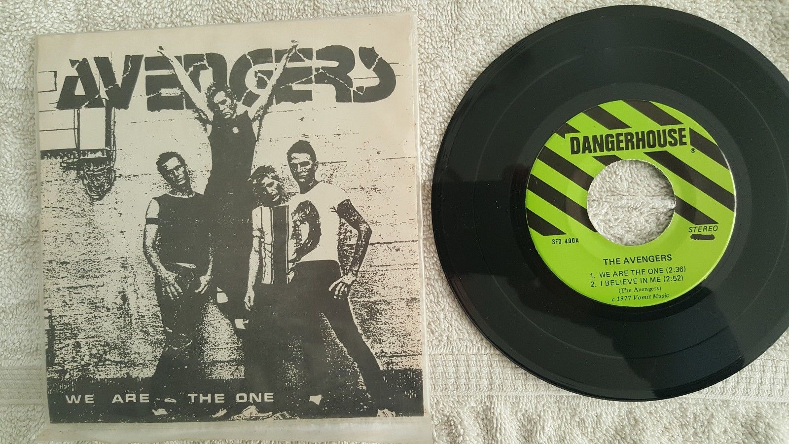 The Avengers - We Are The One 7"  LA PUNK 1977 - misprint label ?