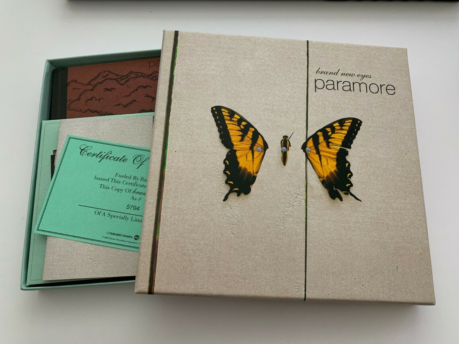  Paramore - Brand New Eyes (Limited Edition Box Set w