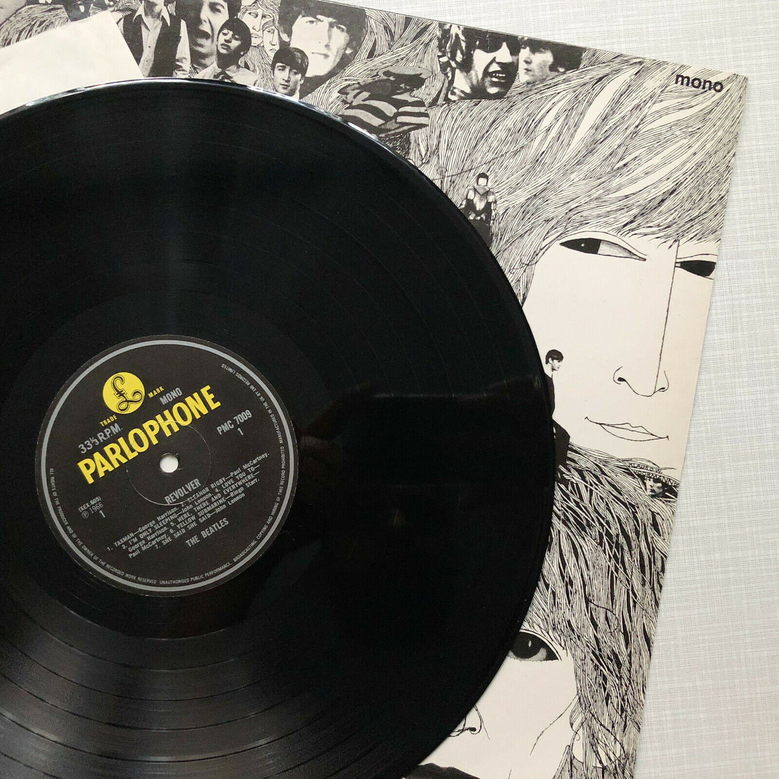 BEATLES / Revolver MONO  - Black & Yellow Parlophone 1981 LP Sounds LOVELY
