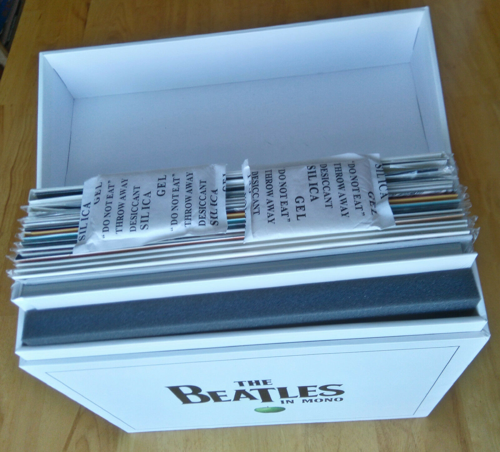 Pic 2 The Beatles in Mono 14 Vinyl 180 Gram New Box Set Book LP 2014 Torn Slipcover