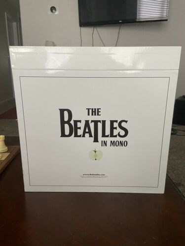 Pic 4 The Beatles in Mono Vinyl Box Set (14 Discs, Sep - 2014)